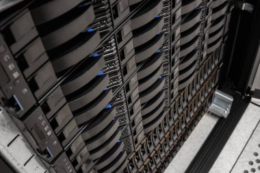 San Server Disk Dolabı Datacenter'da Rafta