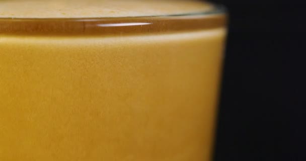 Macro vidéo de expresso fort de la machine à café exclusive 