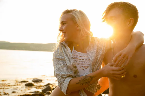 Smiling Couple Looking Away At Beach Against Sky — Stock Photo, Image