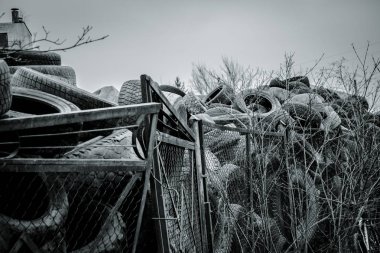 Araba lastik eski lastiklerin dökümü