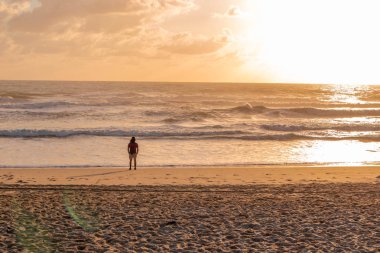 Okyanusta gün doğumu