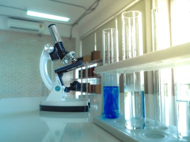 Tıp araştırmaiçin kullanılan Bilim Laboratuvarı, geleceğin tedavisi için buluş kavramı