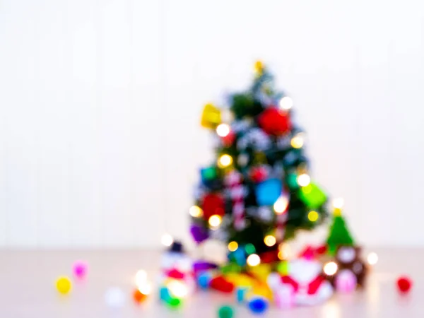 Wazige foto. Kerstverlichting decoratie, giftbox — Stockfoto
