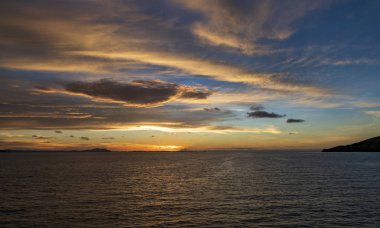 Deniz günbatımı / akşam Hint Okyanusu'nda bir gezisinde