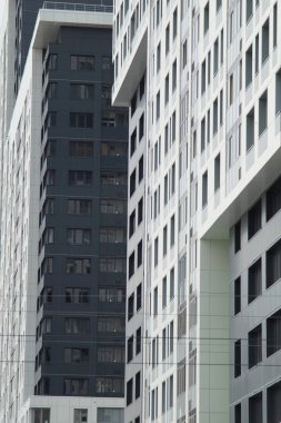 Yayın lisansı. Ekaterinburg, Sverdlovsk Region, Rusya, Mayıs 2019. Şehir manzarası. Sokak Tatishchev yeni binaların parçalarının fotoğrafı. Tatischev sokağının Krylov caddesinden Tokarey caddesine bölümü.