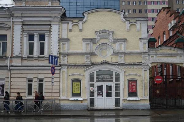 叶卡捷琳堡 斯维尔德洛夫斯克州 俄罗斯 2019年5月 城市景观 19世纪建筑纪念碑 3月8日 街上的24 1号房子 用于租赁 — 图库照片