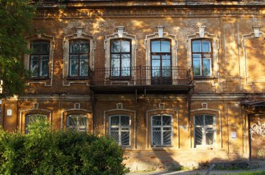 Editoryal. Yekaterinburg, Sverdlovsk region, Rusya, Haziran 2019. Şehir manzarası. Parçası. Gogol Caddesi 9. 19. yüzyılın mimari anıtı. St. Anne katolik bucak.