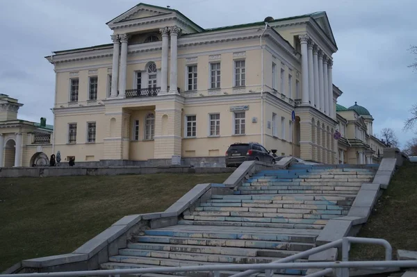Editorial. Yekaterinburg, Sverdlovsk region, Russia, June 2019. Cityscape. Palace complex Kharitonov, an architectural monument of the 18th century. The building is occupied by the premises of the Office of the Ministry of Culture of Russia. — Stock Image Editorial Yekaterinburg Sverdlovsk Region Russia June 2019 Cityscape Palace Complex Royalty Free Stock Images