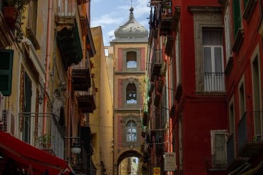 Napoli Italya. 05 Mayıs 2019. Şehrin tarihi merkezinde beşik zanaat için ünlü sokak, Via San Gregorio Armeno, birçok turist hedef.