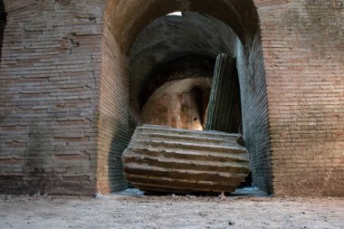 Pozzuoli, Napoli, İtalya. 20 Ağustos 2019. Flavian Amfitiyatrosu bugün hala var olan iki Roma amfi tiyatrosundan biri..