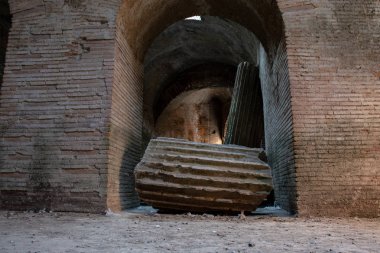 Pozzuoli, Napoli, İtalya. 20 Ağustos 2019. Flavian Amfitiyatrosu bugün hala var olan iki Roma amfi tiyatrosundan biri..