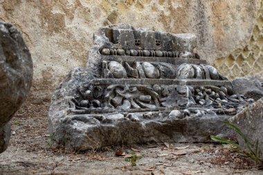 Bacoli, Napoli, İtalya. 20 Ağustos 2019. Eski Roma şehri, harabeleriyle. Kemerler, kolonlar ve kaplıcalar.