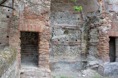 Bacoli, Napoli, İtalya. 20 Ağustos 2019. Eski Roma şehri, harabeleriyle. Kemerler, kolonlar ve kaplıcalar.