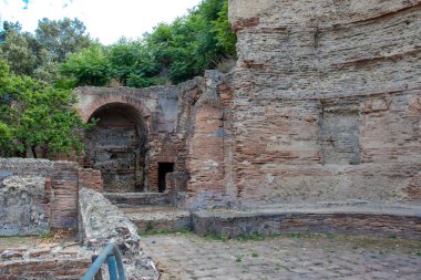 Bacoli, Napoli, İtalya. 20 Ağustos 2019. Eski Roma şehri, harabeleriyle. Kemerler, kolonlar ve kaplıcalar.