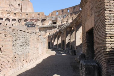 Roma şehrinde antik Roma 'nın gücünün sembolü, Kolezyum..