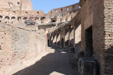 Roma şehrinde antik Roma 'nın gücünün sembolü, Kolezyum..