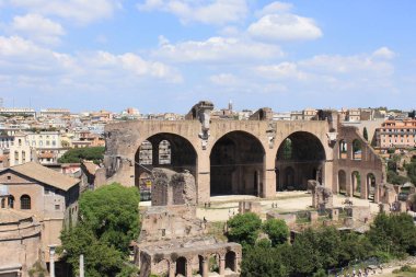 Roma Forumları, Antik Roma Forumunda bir yürüyüş bize zamanda yolculuk yaptırıyor..