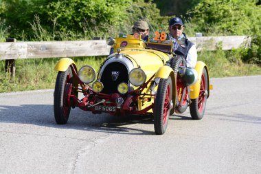 Pesaro Colle San Bartolo, İtalya - Mayıs 17-2018: B.N.C. 527 Monza 1927 tarihinde eski bir yarış araba ralli Mille Miglia 2018 ünlü İtalyan tarihi Formula (1927-1957)