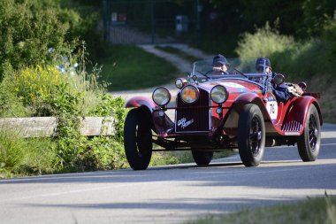 Pesaro Colle San Bartolo, İtalya - Mayıs 17-2018: Alfa Romeo 6c 1750 Gs Zagato1931 üzerinde eski bir yarış araba ralli Mille Miglia 2018 ünlü İtalyan tarihi yarış (1927-1957)