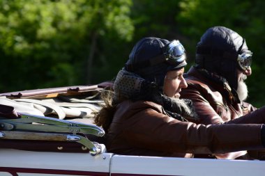 Pesaro Colle San Bartolo, İtalya - Mayıs 17-2018: Chrysler 72 De Luxe Roadster1928 üzerinde eski bir yarış araba ralli Mille Miglia 2018 ünlü İtalyan tarihi Formula (1927-1957)
