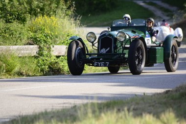Pesaro Colle San Bartolo, İtalya - Mayıs 17-2018: Alfa Romeo 8c 2300 Monza 1933 eski bir yarış araba ralli Mille Miglia 2018 ünlü İtalyan tarihi Formula (1927-1957)