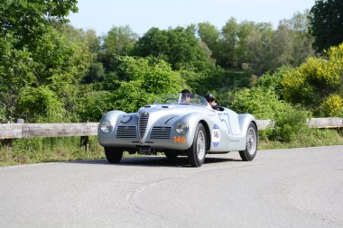 Pesaro Colle San Bartolo, İtalya - Mayıs 17-2018: Alfa Romeo 6c 2500 Ss örümcek Colli1947 eski bir yarış araba ralli Mille Miglia 2018 ünlü İtalyan tarihi Formula (1927-1957)