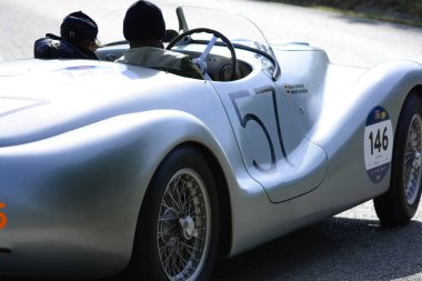 Pesaro Colle San Bartolo, İtalya - Mayıs 17-2018: Alfa Romeo 6c 2500 Ss örümcek Colli1947 eski bir yarış araba ralli Mille Miglia 2018 ünlü İtalyan tarihi Formula (1927-1957)