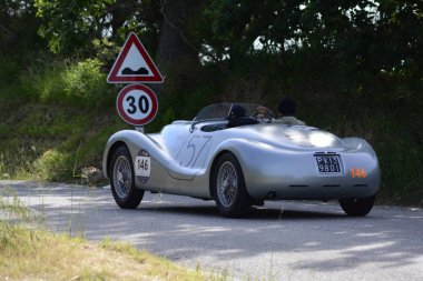 Pesaro Colle San Bartolo, İtalya - Mayıs 17-2018: Alfa Romeo 6c 2500 Ss örümcek Colli1947 eski bir yarış araba ralli Mille Miglia 2018 ünlü İtalyan tarihi Formula (1927-1957)