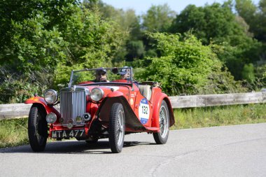 Pesaro Colle San Bartolo, İtalya - Mayıs 17-2018: Mg Tb1939 üzerinde eski bir yarış araba ralli Mille Miglia 2018 ünlü İtalyan tarihi Formula (1927-1957)