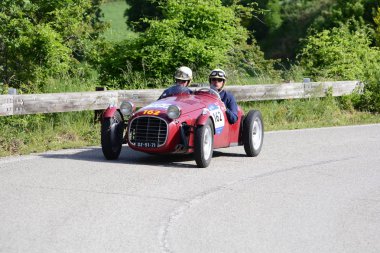 Pesaro Colle San Bartolo, İtalya - Mayıs 17-2018: Faccioli Fiat 750 S1948 üzerinde eski bir yarış araba ralli Mille Miglia 2018 ünlü İtalyan tarihi Formula (1927-1957)