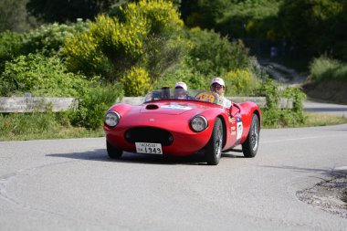 Pesaro Colle San Bartolo, İtalya - Mayıs 17-2018: Stanguellini 1100 spor Bialbero1949 üzerinde eski bir yarış araba ralli Mille Miglia 2018 ünlü İtalyan tarihi Formula (1927-1957)
