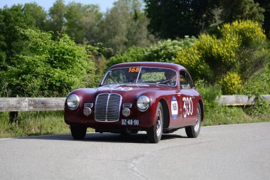 Pesaro Colle San Bartolo, İtalya - Mayıs 17-2018: Maserati A6 1500 Berlinetta1949 üzerinde eski bir yarış araba ralli Mille Miglia 2018 ünlü İtalyan tarihi Formula (1927-1957)