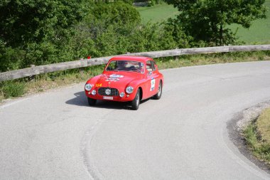 Pesaro Colle San Bartolo, İtalya - Mayıs 17-2018: Stanguellini Fiat 1100 Coupe' Motto1948 eski yarış otomobil Rallisi'nde Mille Miglia 2018 ünlü İtalyan tarihi Formula (1927-1957)