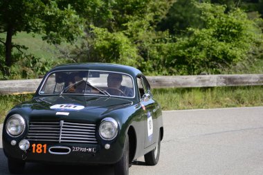Pesaro Colle San Bartolo, İtalya - Mayıs 17-2018: Fiat 1100 S Berlinetta Far1950 Pinin eski yarış otomobil Rallisi'nde Mille Miglia 2018 ünlü İtalyan tarihi Formula (1927-1957)