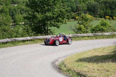 Pesaro Colle San Bartolo, İtalya - Mayıs 17-2018: Dagrada 750 Sport1950 eski yarış otomobil Rallisi'nde Mille Miglia 2018 ünlü İtalyan tarihi Formula (1927-1957)