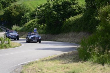 Pesaro Colle San Bartolo, İtalya - Mayıs 17-2018: Porsche 356 15001955 eski yarış araba ralli Mille Miglia 2018 ünlü İtalyan tarihi Formula (1927-1957)