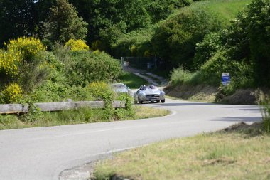 Pesaro Colle San Bartolo, İtalya - Mayıs 17-2018: Porsche 356 15001955 eski yarış araba ralli Mille Miglia 2018 ünlü İtalyan tarihi Formula (1927-1957)