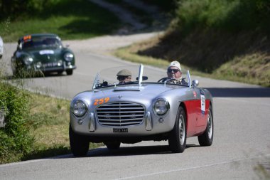 Pesaro Colle San Bartolo, İtalya - Mayıs 17-2018: S.I.A.T.A. Daina Gran Sport1952 eski yarış otomobil Rallisi'nde Mille Miglia 2018 ünlü İtalyan tarihi Formula (1927-1957)