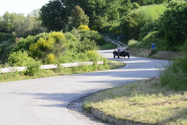 イタリア ペーザロ バルトロが 2018 ラリー Mille Miglia 2018 有名なイタリアの歴史的レース 1927 — ストック写真