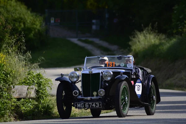 佩萨罗 Colle 圣巴托罗 意大利 2018年5月17日 Tb1939 在一辆老赛车在拉力赛比 Miglia 2018 著名意大利历史种族 — 图库照片
