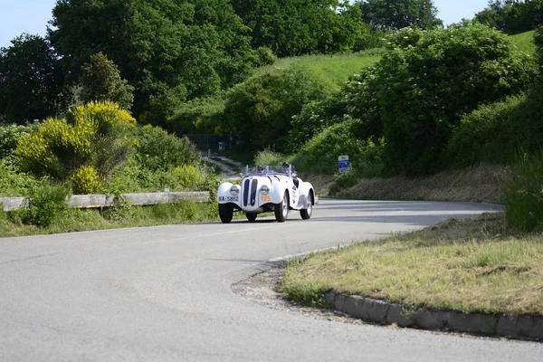 イタリア ペーザロ バルトロが 2018 ラリー Mille Miglia 2018 有名なイタリアの歴史的レース 1927 — ストック写真