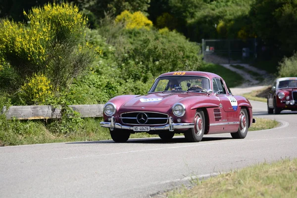 Pesaro Colle San Bartolo ตาล พฤษภาคม 2018 Mercedes 300 Coupe — ภาพถ่ายสต็อก