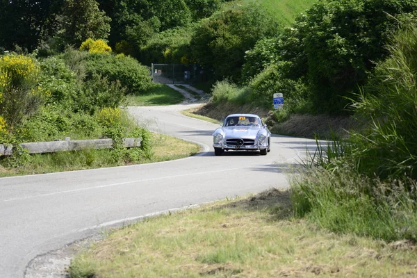 イタリア ペーザロ バルトロが 2018 メルセデス 300 クーペ 1954 古いレースカー ラリー — ストック写真