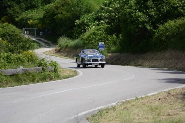 Pesaro Colle San Bartolo, İtalya - Mayıs 17-2018: Ferrari 250 Gt Boano1956 eski yarış otomobil Rallisi'nde Mille Miglia 2018 ünlü İtalyan tarihi Formula (1927-1957)