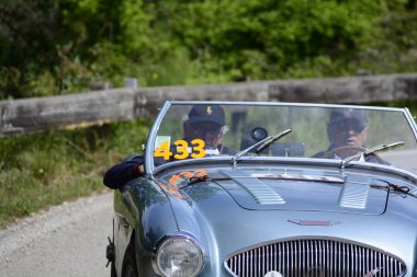 Pesaro Colle San Bartolo, İtalya - Mayıs 17-2018: Austin iyileşmek. Eski bir yarış araba ralli Mille Miglia 2018 ünlü İtalyan tarihi Formula (1927-1957 tarihinde 100/4 Bn21956)