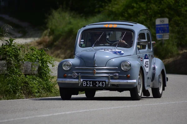 Pesaro Colle San Bartolo Italia Mayo 2018 Renault 1957 Viejo — Foto de Stock