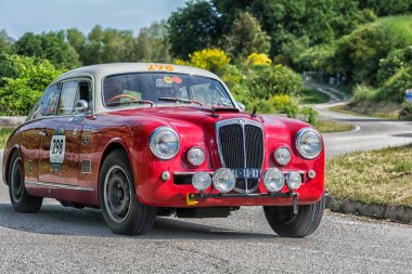 Pesaro Colle San Bartolo, İtalya - Mayıs 17-2018: Lancia Aurelia B20 Gt1953 eski yarış otomobil Rallisi'nde Mille Miglia 2018 ünlü İtalyan tarihi Formula (1927-1957)