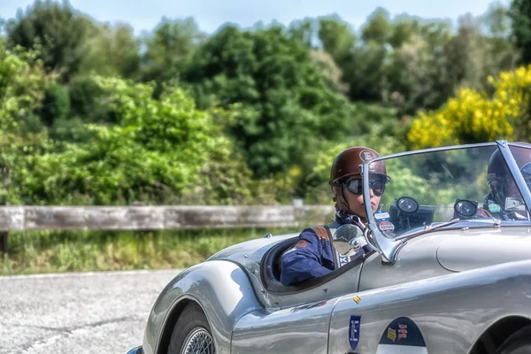 佩萨罗 Colle 圣巴托罗 意大利 2018年5月17日 老赛车在拉力赛 Miglia 2018 著名的意大利历史种族 1927 — 图库照片