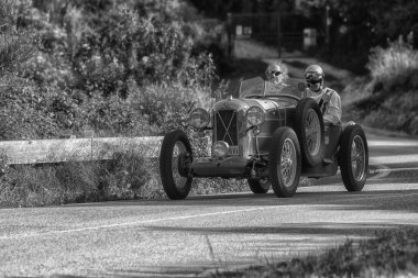 Pesaro Colle San Bartolo, İtalya - Mayıs 17-2018: Alfa Romeo Giulietta Sebring1956 eski yarış otomobil Rallisi'nde Mille Miglia 2018 ünlü İtalyan tarihi Formula (1927-1957)