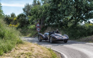 Pesaro Colle San Bartolo, İtalya - Mayıs 17-2018: Alfa Romeo 6c 2300 B Mm örümcek Touring1938 eski yarış araba ralli Mille Miglia 2018 ünlü İtalyan tarihi Formula (1927-1957)